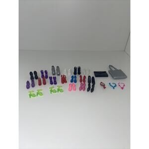 18 Pairs Barbie Fashion Doll Shoe Lot Heals Bags Necklace Mirror Accessories